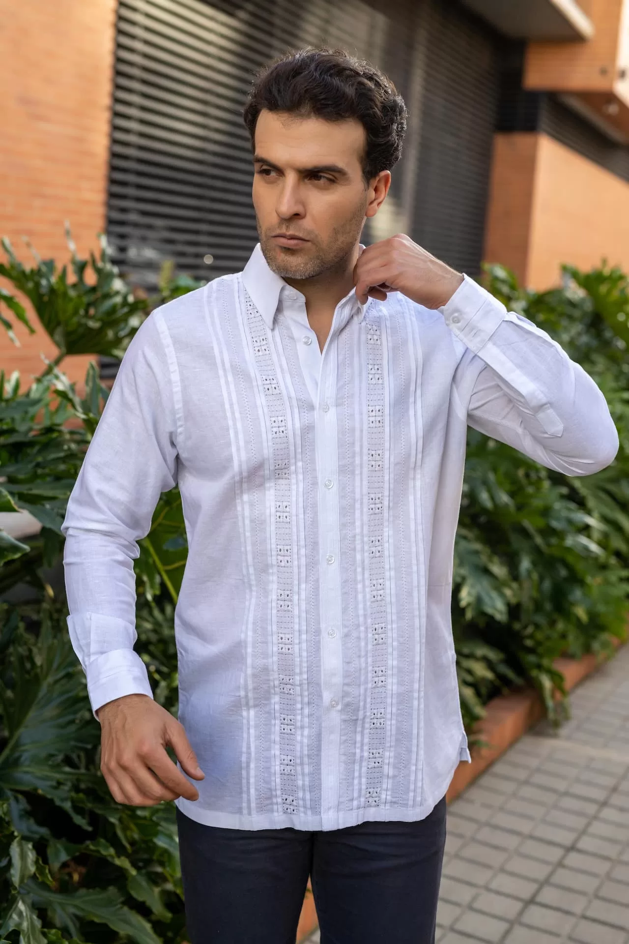 ¿Qué Hace que una Guayabera sea Perfecta? La Esencia de la Elegancia Tropical