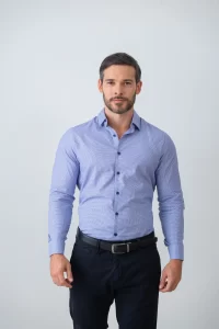 Camisa azul para hombre casual en algodón 100% natural, vista frontal